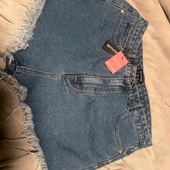 PrettyLittleThing Blue Jean Shorts Distressed Cut-Off - Picture 4 of 4